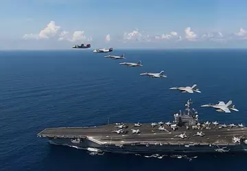 USA wysyłają lotniskowiec, krążownik rakietowy i ...