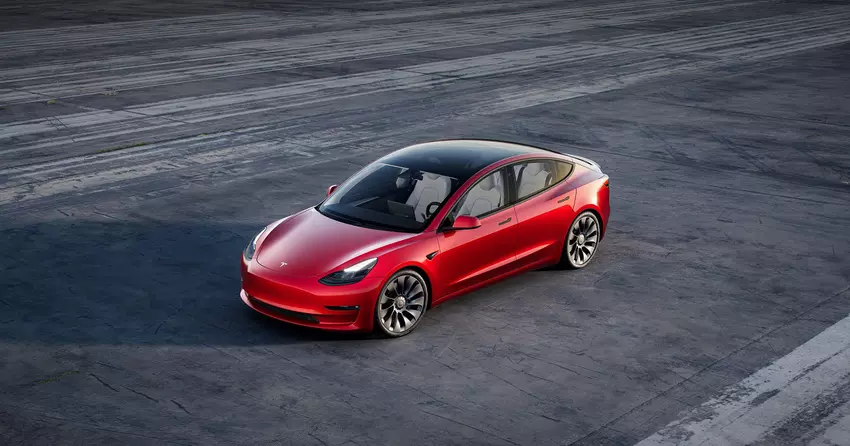 Tesla informuje o dwóch śmiertelnych wypadkach z udziałem samochodów elektrycznych Model 3 z systemem wspomagania kierowcy Autopilot
