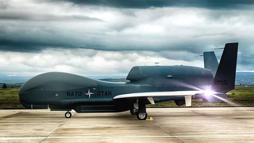 Rosyjskie rakiety przekraczają polską granicę i zabijają dwie osoby - odrzutowce myśliwskie Air Force wzbijają się w niebo, a USA wysyłają strategicznego drona rozpoznawczego RQ-4D Phoenix