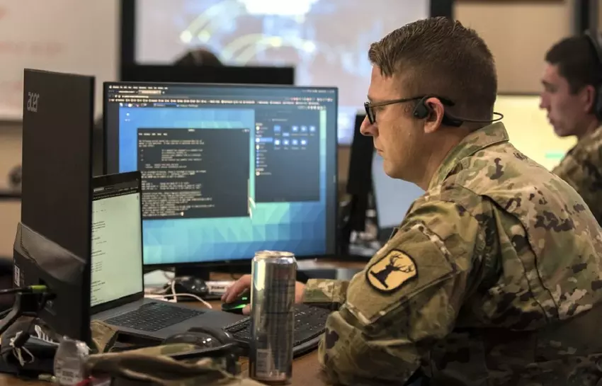 Miliony amerykańskich e-maili wojskowych z powodu literówki w sufiksie domeny były przez lata przekierowywane do malijskiego rządu i mogły trafić do rosyjskich władz.