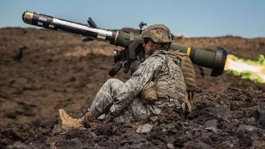 Bardzo widowiskowe: ukraińscy żołnierze pokazali, jak zniszczyli wrogi czołg za pomocą Javelina (wideo)