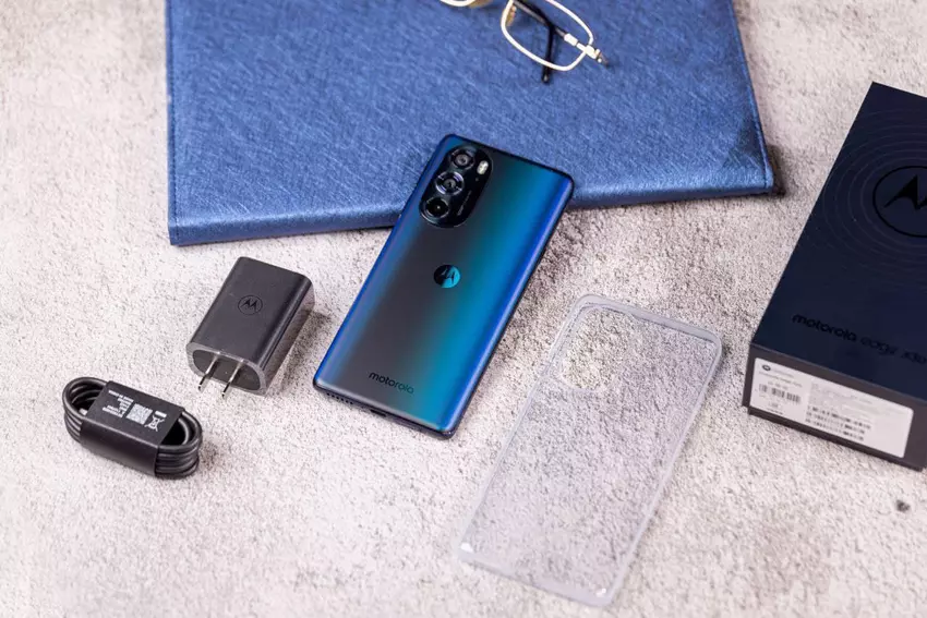 Moto Edge X30 ze Snapdragonem 8 Gen1 jest już dostępny na AliExpress za 515 USD