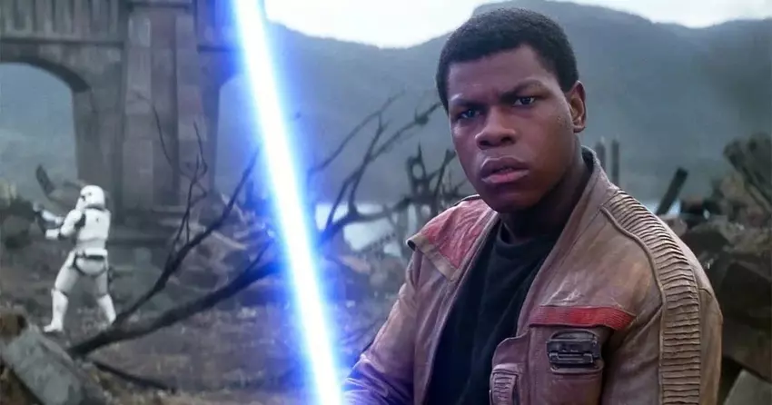 Aby zagrać rolę szturmowca Finna w Star Wars, aktor John Boyega wydał prawie wszystkie swoje pieniądze na taksówki, żeby usłyszeć to słynne "jesteś w filmie"