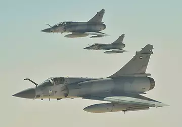 Francuskie myśliwce Mirage 2000-5F niszczą tuzin ...