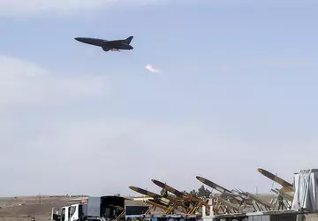 Iran opracował unikalny dron Arash-2 specjalnie ...