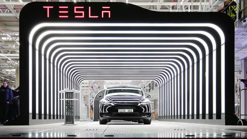 Tesla Gigafactory w Berlinie zaczyna produkować 5 tys. samochodów elektrycznych tygodniowo i chce czterokrotnie zwiększyć produkcję