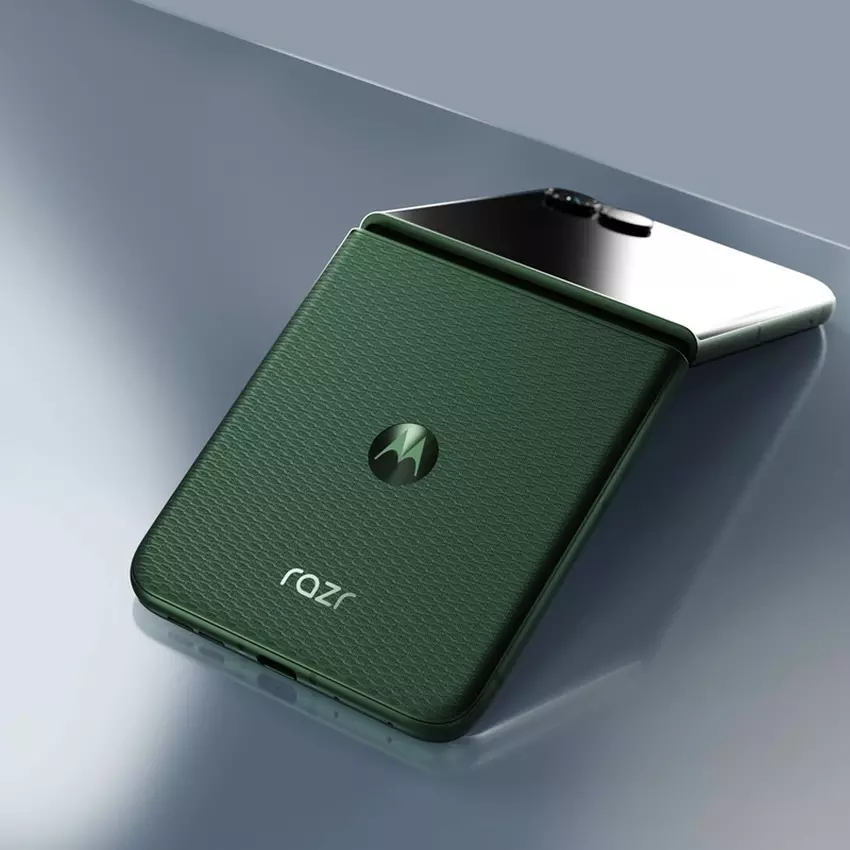 Motorola Razr 70 Plus - premium design 