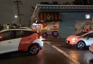 Taksówki z robotami Cruise znów blokują ...