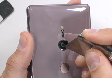 Xperia XZ2 vs JerryRigEverything: nowy flagowy ...