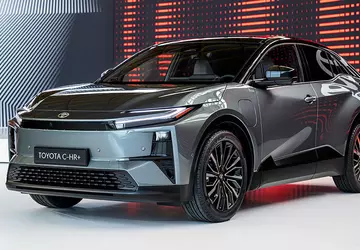 Toyota zaprezentowała elektrycznego crossovera C-HR+ z ...