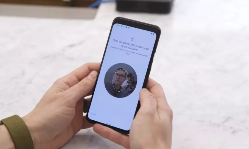 Funkcja Face Unlock w smartfonach Google Pixel 4 nie została tak bezpieczna jak Face ID na iPhonie