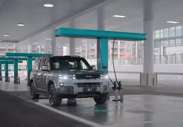 BYD zaskakuje: 7000 stacji ładowania w ...