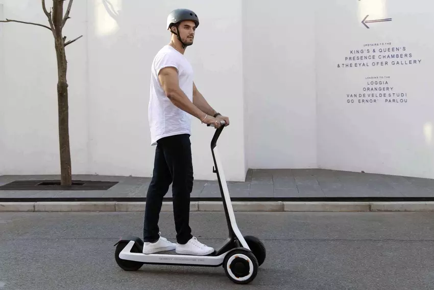 Segway-Ninebot wprowadził skuter elektryczny z autopilotem, który sam wraca do ładowania