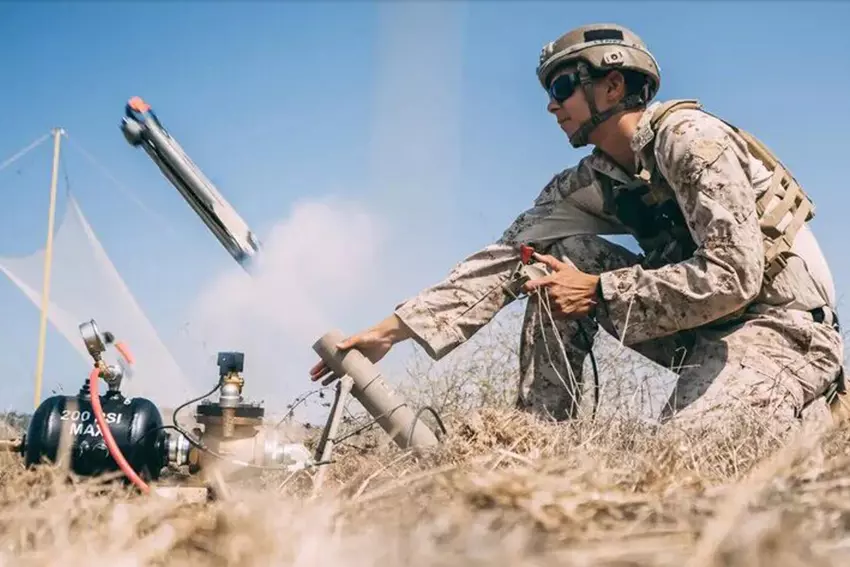 Siły Zbrojne Ukrainy za pomocą drona kamikaze zburzyły wieżę grenadierów w Rosji, która służyła do inwigilacji