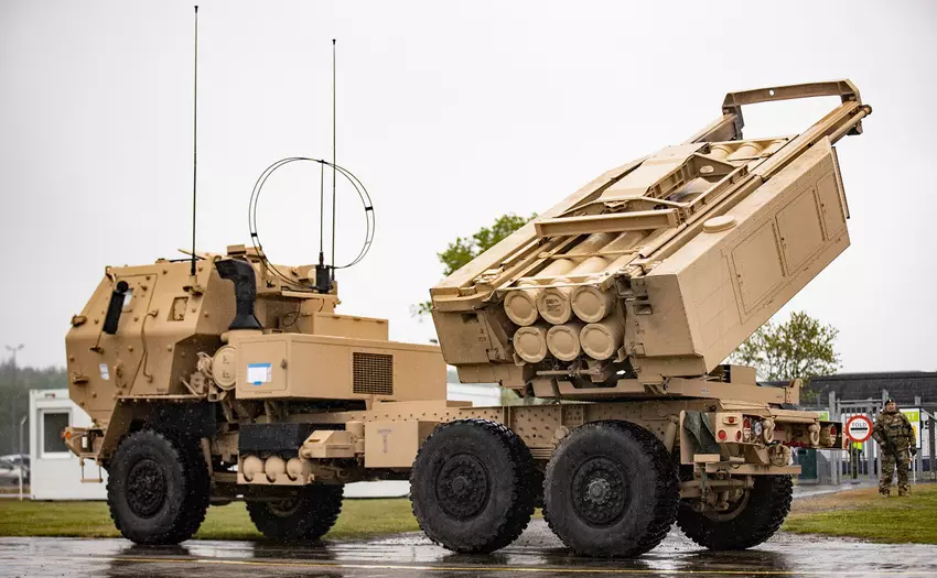 USA wysyła wysoce mobilne systemy rakietowe M142 HIMARS do Syrii