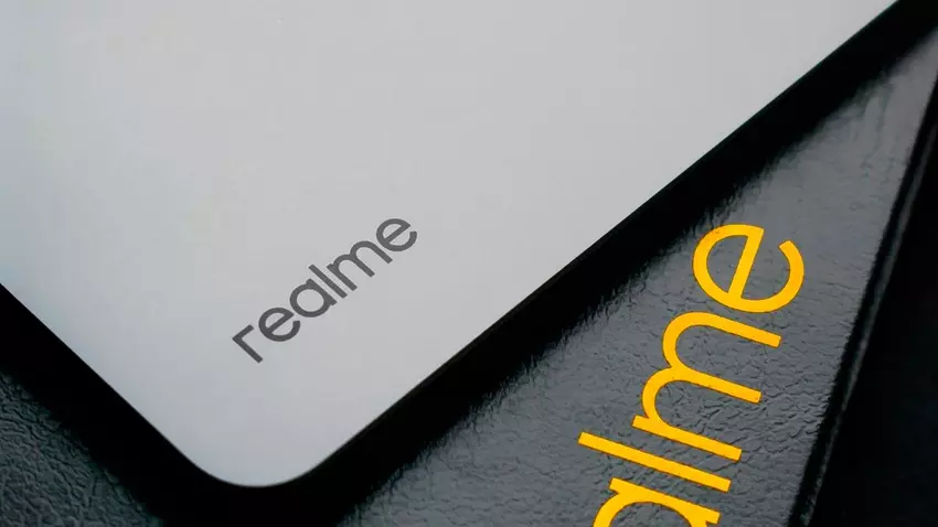 Realme obiecuje budżetowy składany smartfon