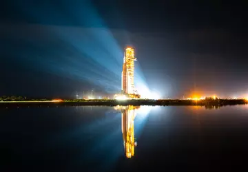 Wszechświat przeciwko lądowaniu na Księżycu - ...