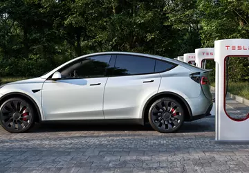 Tesla uruchamia promocję: rok darmowego ładowania ...