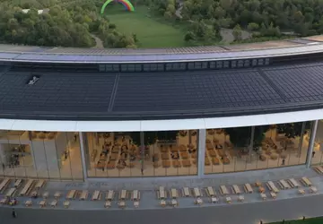 Zdjęcia z drona Apple Park ukazują ...