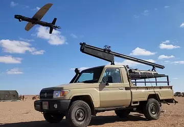 BlueBird zaprezentował drona kamikadze SpyX z ...