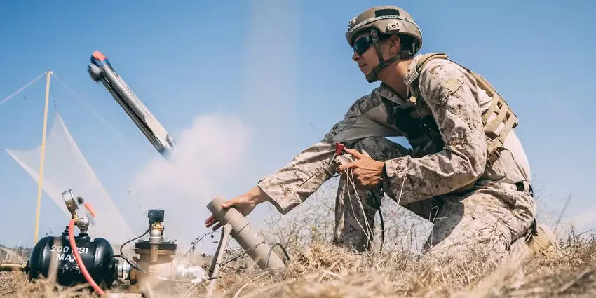Siły Zbrojne Ukrainy pokazują rzadkie wideo dronów kamikadze Switchblade 300