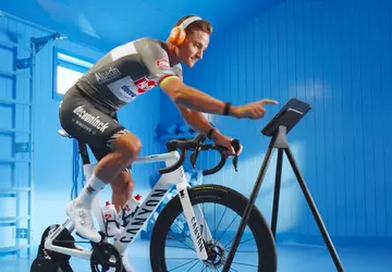 H2O Audio wypuścił limitowane Zwift x ...