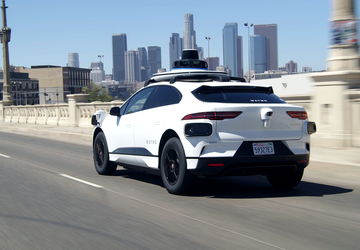 Waymo uruchamia płatne taksówki-roboty w Los ...