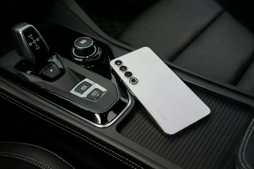 Snapdragon 8 Gen 2, wyświetlacz 120Hz QHD+ AMOLED E6, 5000mAh i Flyme 10 za 725$ - specyfikacja i cena Meizu 20 Pro ujawniona.