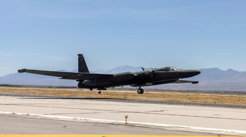 Kultowy samolot strategiczny U-2 Dragon Lady odbył swój dziewiczy lot ze zmodernizowaną awioniką.