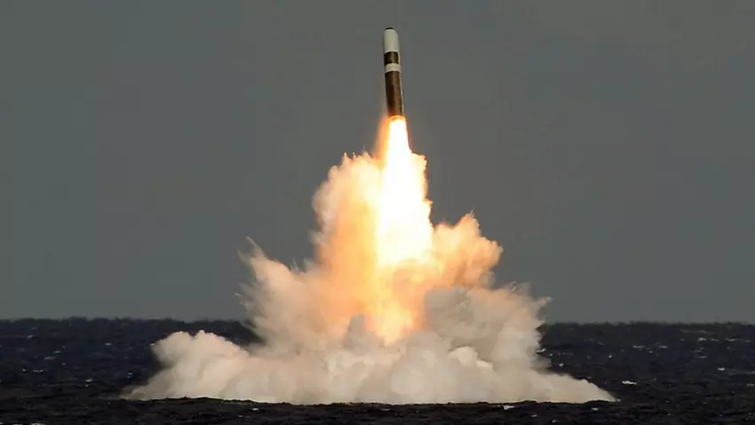 USA kontynuują modernizację głowic jądrowych W88 dla międzykontynentalnych pocisków balistycznych Trident II o zasięgu startu 12 000 km