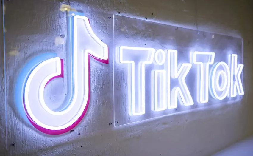 Komisarz FCC wzywa Google i Apple do usunięcia TikTok ze sklepów z aplikacjami