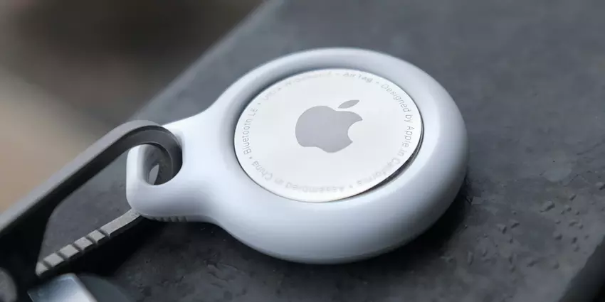 Tracker AirTag w etui