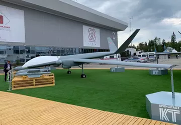 Rosyjski dron Sirius wykonuje swój dziewiczy ...