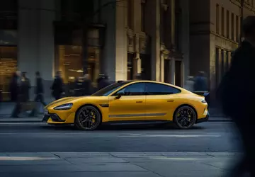 Xiaomi prezentuje SU7 Ultra: elektryczny sedan, ...