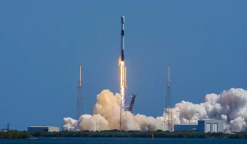 SpaceX uruchamia jubileuszowy start w 2023 roku - Falcon 9 wysyła na orbitę 56 satelitów Starlink
