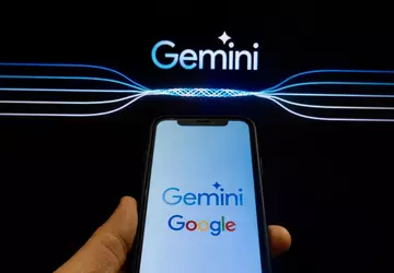 Google planuje zintegrować asystenta AI Gemini ...