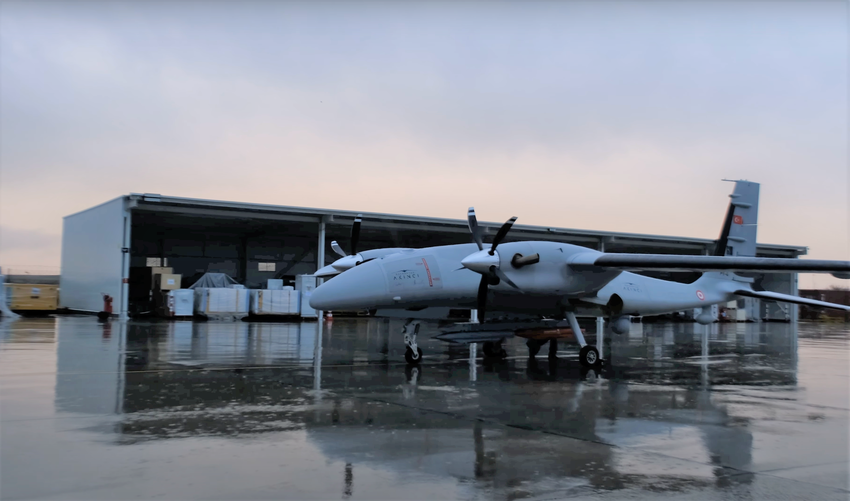 Bayraktar Akinci po raz pierwszy używa TOLUN - dron niszczy cel z 8 km na odległość 30 km