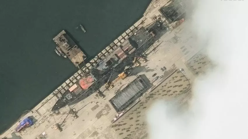 Północna Korea w końcu podniosła uszkodzony ścigacz: co będzie dalej z "dumą floty"