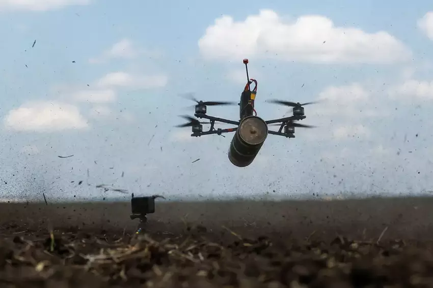 Rosja zaczęła używać nowych dronów FPV z kablami światłowodowymi, które są niewidoczne dla broni elektronicznej.