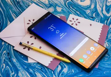 Stary człowiek Samsung Galaxy Note 9 ...