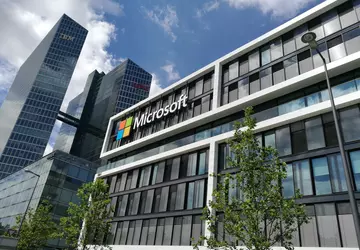 Microsoft przeznaczy 3,2 mld euro na ...