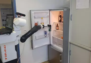 Robot, który przynosi piwo z lodówki ...