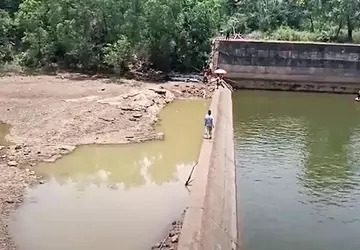 Indyjski urzędnik pompował 2 miliony litrów ...