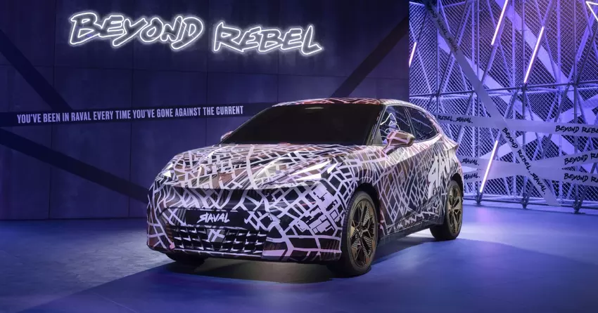 Cupra zaprezentowała elektrycznego hatchbacka Raval w kamuflażu