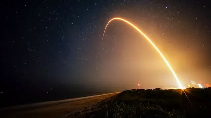SpaceX przeprowadziło 150. start Falcon 9 w 2025 roku i wyniosło 29 satelitów Starlink