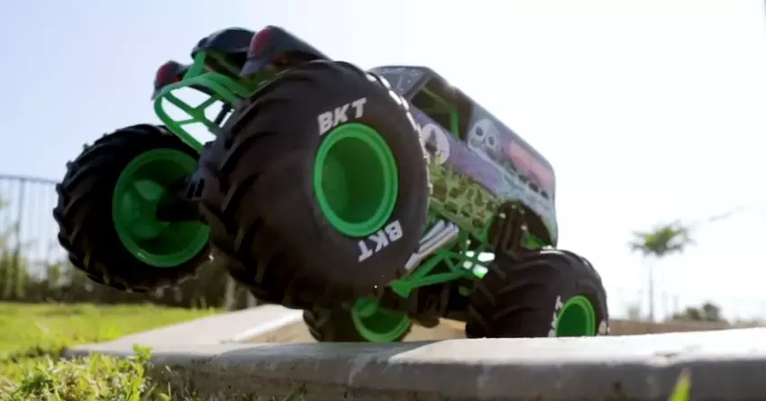 1:24 Monster Jam samochód rc poniżej do 500 zl