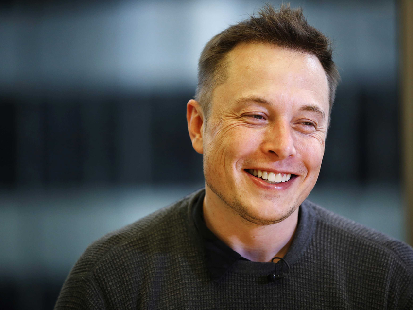 Elon Musk sprzedał akcje Tesli za kolejne 963 miliony dolarów i rozważa odejście i zostanie blogerem