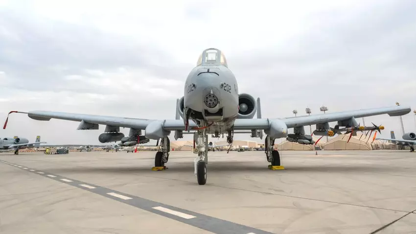 Kultowy samolot szturmowy A-10 Thunderbolt II może teraz używać pocisków APKWS II i bomb kierowanych GBU-39/B o małej średnicy.