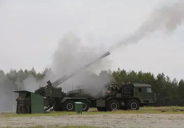 Rosja zwiększa produkcję samobieżnych haubic «Malwa»