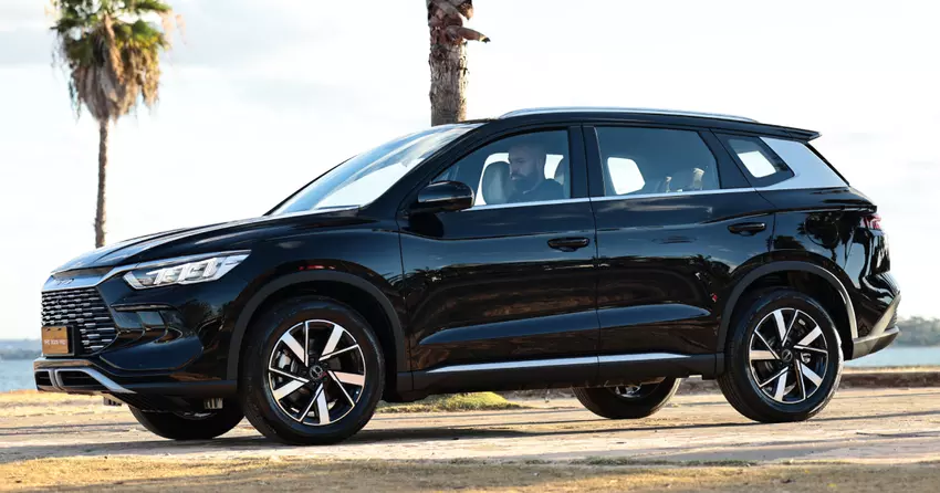 BYD zaprezentował swój pierwszy hybrydowy samochód działający na bioetanolu